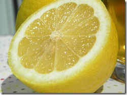 Can't have iced tea without some lemon