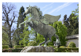 * Pegasus adalah kuda bersayap yang terkenal dari Yunani kuno. Pegasus lahir dari Gorgon yang sedang hamil, Medusa, setelah pemenggalannya oleh Perseus.