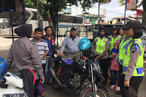 Memberikan Rasa Aman Masyarakat, Polwan Tak Kalah Gesit Dalam Berpatroli