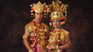 Pakaian Adat Suku Toraja / Ciri Khas dan Filosofi Baju Adat Toraja | Budayanesia - Menurut catatan budaya yang kami miliki, nama rumah adat toraja disebut juga dengan rumah tongkonan.