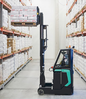 Reach truck tầm cao Mitsubishi