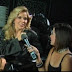 GLORIA TREVI EN DE CALLE CON DAFNE