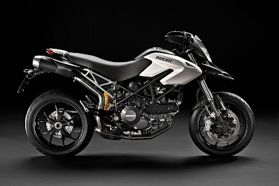 Ducati_Hypermotard_796_2011_1620x1080_Side_01