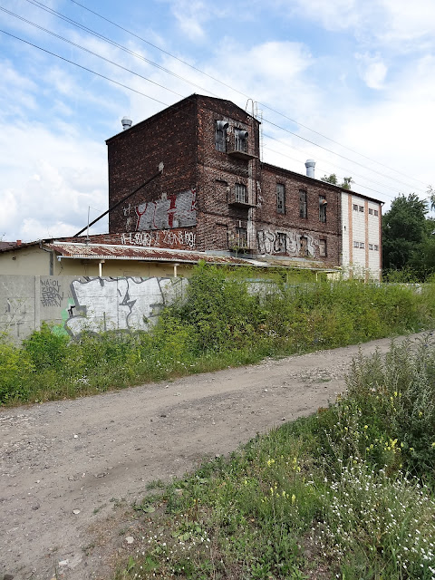 Graffiti na stacji Kielce Herbskie.