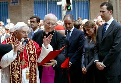 http://www.publico.es/512545/la-generalitat-acaba-con-la-fundacion-que-opero-con-gurtel-en-la-visita-del-papa-a-valencia