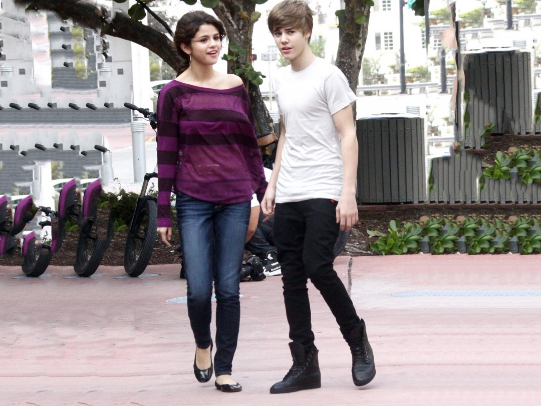 ... HD Wallpapers: Selena Gomez With Justin Bieber HD Wallpapers 2013