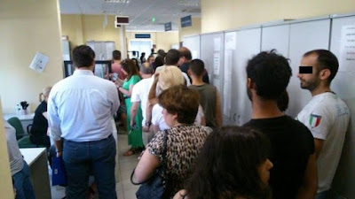 Αγρίνιο:Μεγάλη ουρά αναμονής στα γραφεία του ΟΑΕΔ. | Νέα από το ...