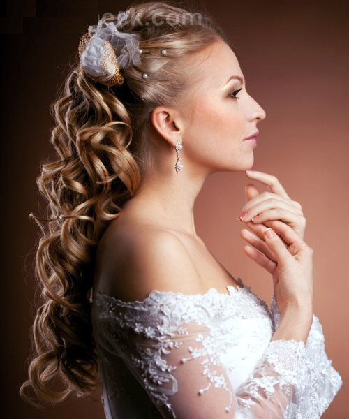 Curly Hairstyles For Wedding Reception - 25 Easy Wedding Guest Hairstyles That'll Work for Every ... - Curling your hair into flowing mermaid waves looks just as pretty;