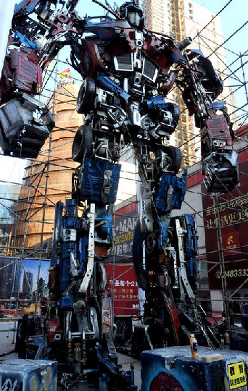 Patung Autobots Optimus Prime Tertinggi Di Dunia