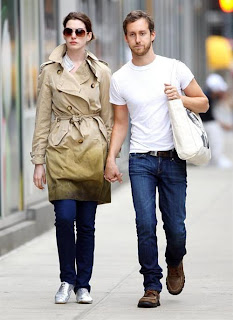 Anne Hathaway Engaged With Adam Shulman