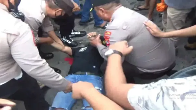Demo Ricuh di Gorontalo, Seorang Anggota Polisi Kejang-kejang Dihantam Benda Tumpul