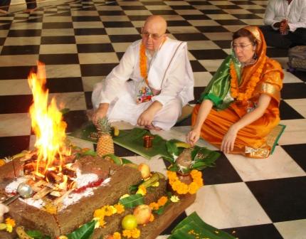 Dasaratha Das (on the left) Mandakini Devi Dasi (on the right)