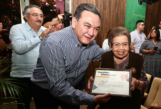 Más de mil galardonados con la medalla Yucateco Distinguido