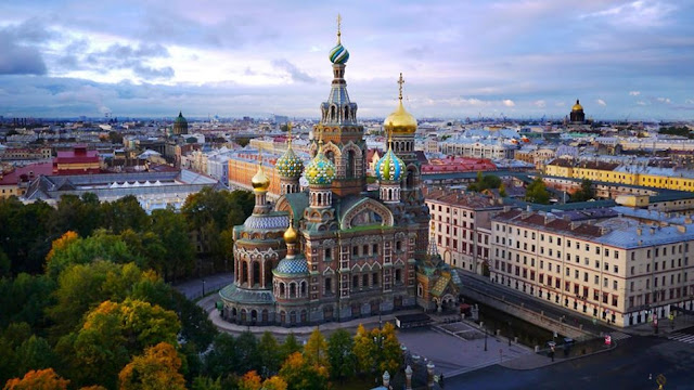St. Petersburg is well-developed with many attractive destinations such as the Winter Palace, the Summer Palace and the white nights of the year.