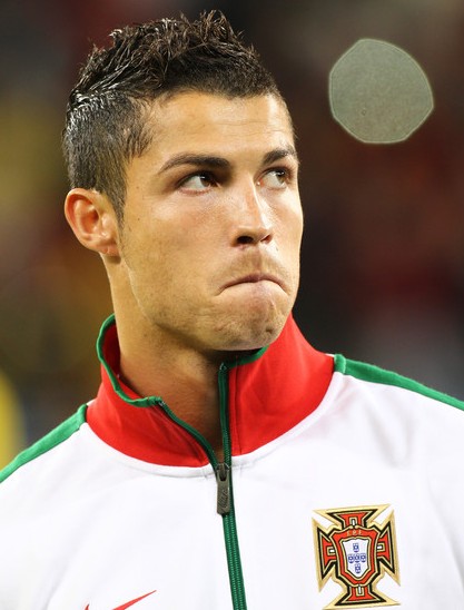cristiano ronaldo haircut 2010. Cristiano Ronaldo fauxhawk