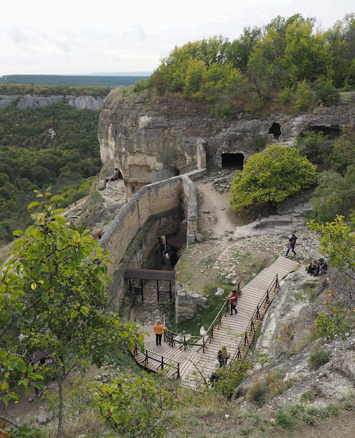 Крым, пещерный город Чуфут-Кале