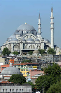 FOTO KEINDAHAN ARSITEKTUR ISLAM GAMBAR DESAIN INTERIOR ISLAM - Masjid Biru Turki Yang Menawan 