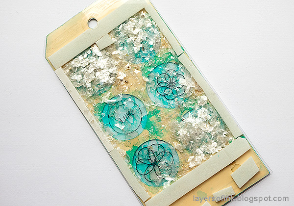 Layers of ink - Circle Shaker Tag Tutorial by Anna-Karin Evaldsson.