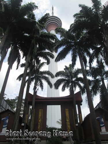 Menjelajah Kuala Lumpur Upside Down House