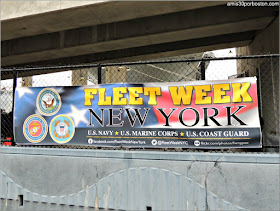 Cartel de la Fleet Week de Nueva York durante Memorial Day 