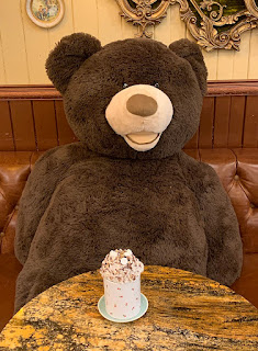 https://commons.wikimedia.org/wiki/File:Giant_teddy_bear_with_hot_chocolate.jpg