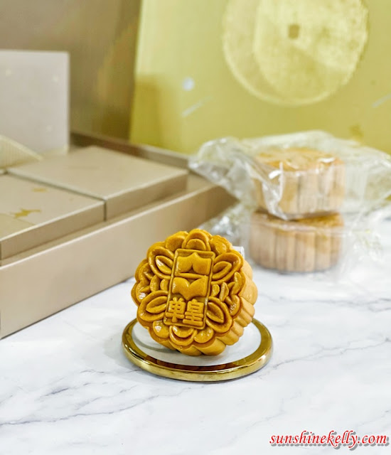 Over The Moon,  Shangri-La Kuala Lumpur, Exclusive Mooncake Review,  Mooncakes Price List, Over The Moon, Mooncake 2021, Food