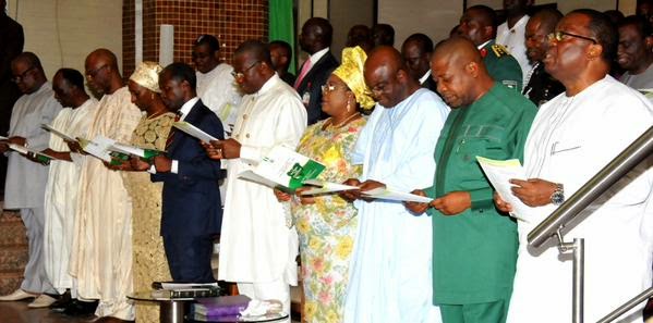 Pres. Jonathan, Mama Peace, Osinbajo And Wife, Worship Together At Inauguration Service