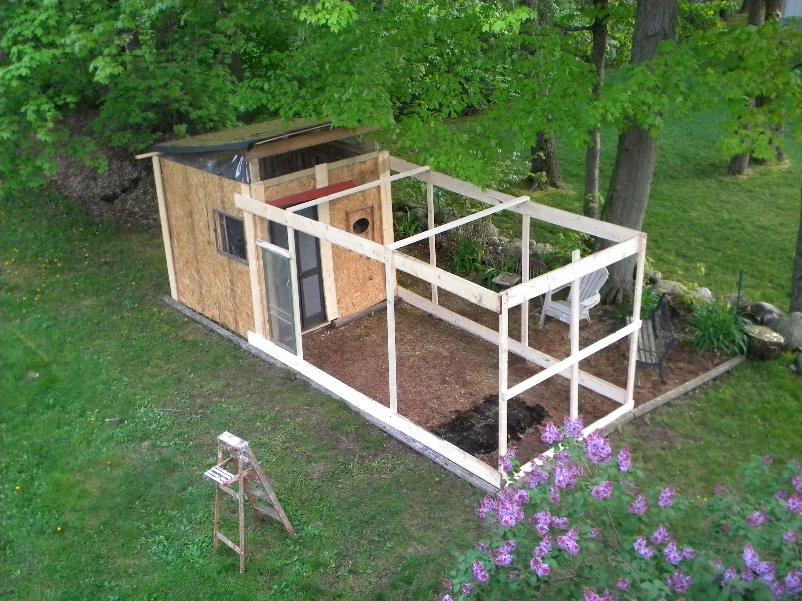 Pallet chicken coop aka Fort Suess