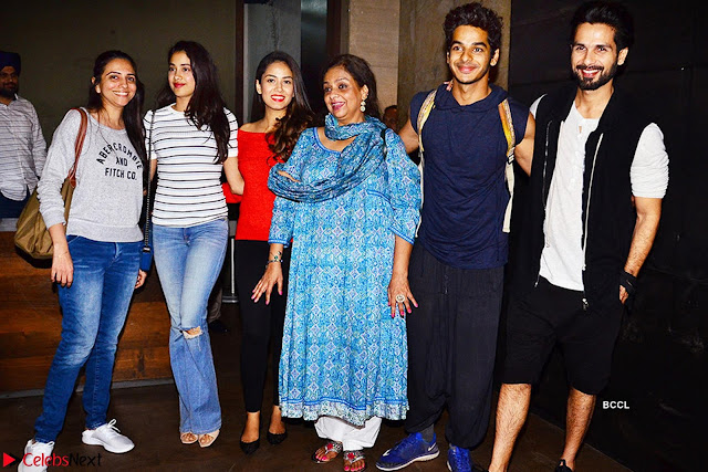 Jhanvi Kapoor and Ishaan Khattar   The Dhadak Movie Pair Spotted Dining Together ~  Exclusive Galleries 001.jpg