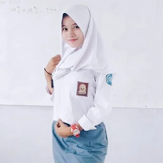 Siswi SMA Cantik Berjilbab