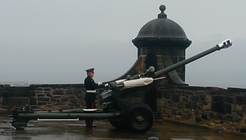 Northumbrian Gunner Edinburgh One O Clock Gun Edinburgh Castle