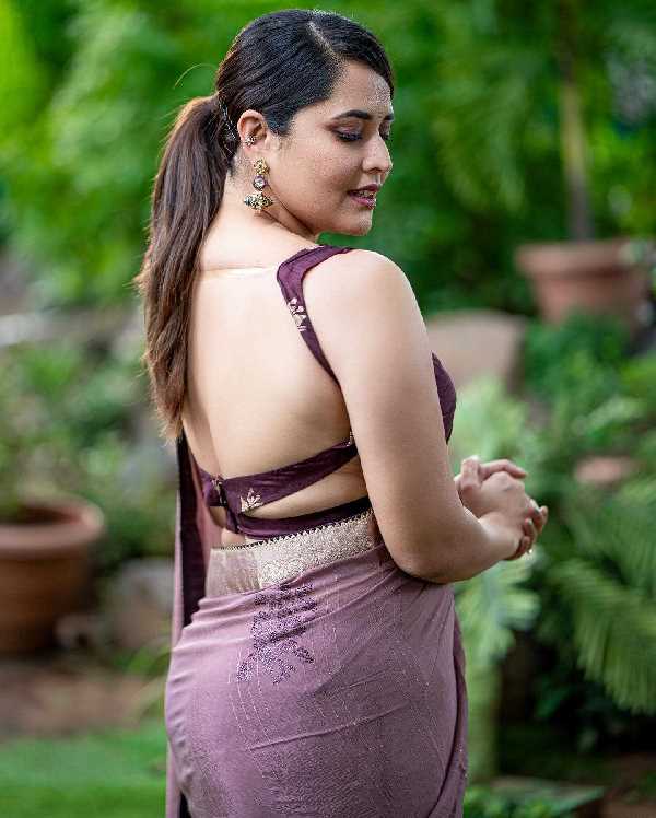 anasuya bharadwaj saree backless hot actress