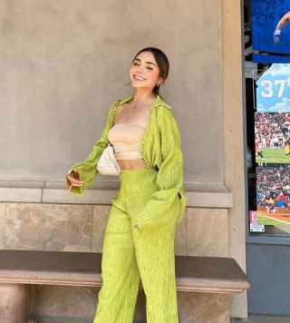 Vanessa Cahue Flaunts Her Slim Figure In A Green Matching Elegant Dress