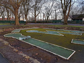 Hexthorpe Flatts Park Crazy Golf course in Doncaster