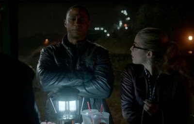 Diggle Felicity Arrow Vs Flash bewildered David Ramsey Emily Bett Rickards