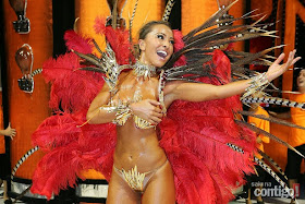 Sabrina Sato parading in Samba School Hawks of loyal