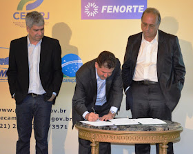 Presidente da AEMERJ, prefeito Anderson Zanon, com o secretário estadual de Governo, deputado Paulo Melo, e o governador Luiz Fernando Pezão: preparando os municípios para a gestão e captação de recursos