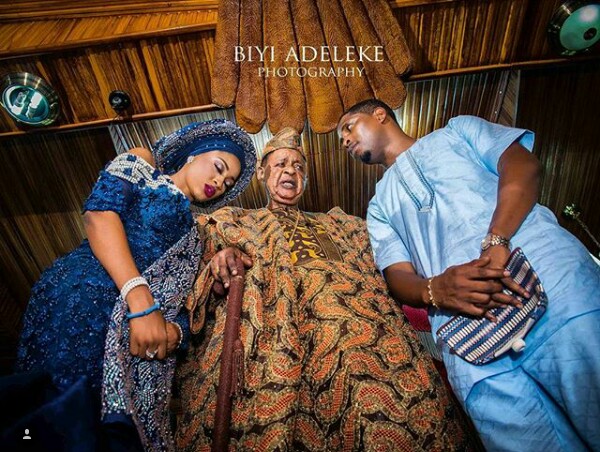  Alaafin of Oyo with all his wives at daughter