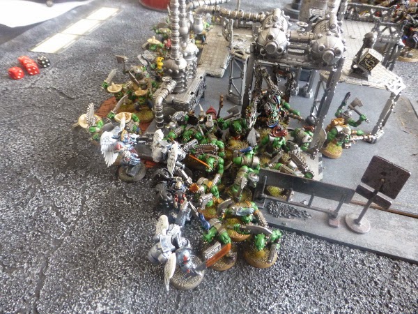 Orks charge the shiny beakies