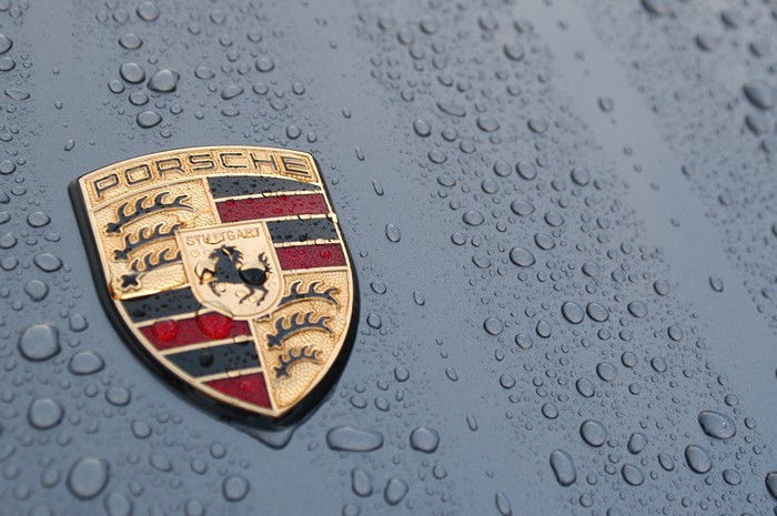 Porsche logo wallpaper in rain water
