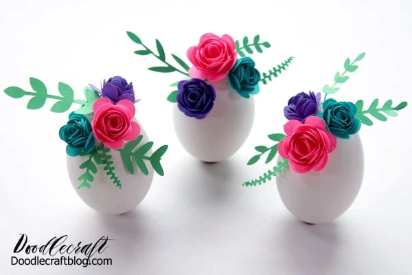 Make rolled paper flowers using the Cricut Joy to decorate Easter eggs for place settings or home decor.