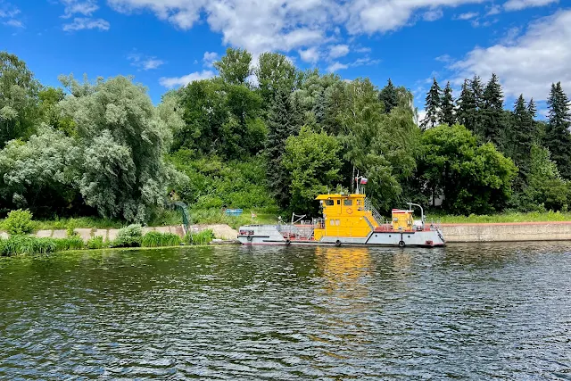 Москва-река, Карамышевское спрямление, Карамышевская набережная