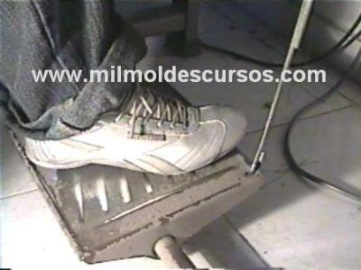 EL PEDAL DE LA MÁQUINA DE COSER INDUSTRIAL