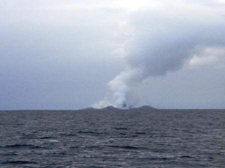 When This Boat Crew Realized What They Were Seeing, It Was Almost Too Late To Escape Alive! - THE SOURCE OF THE PUMICE STONE WAS AN UNDERWATER VOLCANO THAT WAS ACTUALLY ERUPTING AT THE TIME!