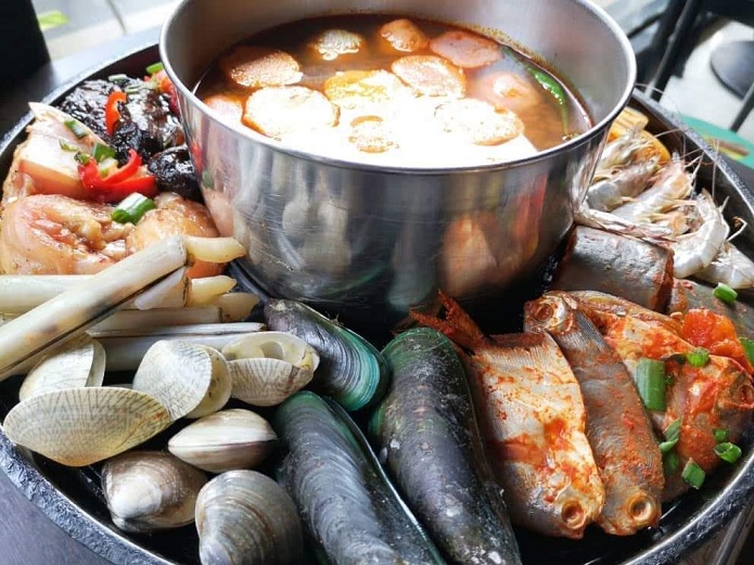 Steamboat sedap area Shah Alam | D'kayangan Steamboat & BBQ Buffet 