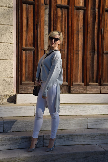 outfit jeans skinny bianchi come abbinare i jeans skinny bianchi abbinamenti jeans bianchi outfit dicembre outfit invernale casual mariafelicia magno fashion blogger colorblock by felym fashion blog italiani fashion blogger italiane blogger italiane blog di moda web influencer italiane