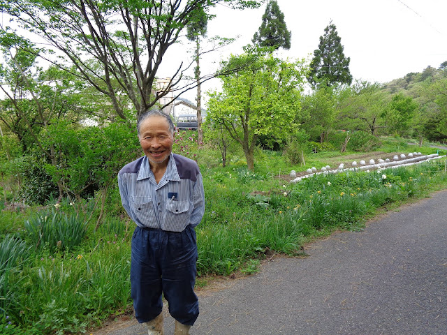 帰りの道で民家のお元気そうなご老人とお会いしました