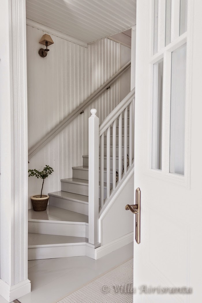 maalaisromanttinen, beautiful home, valkoinen sisustus, portaikko, portaat