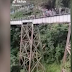 TRAGÉDIA: Mulher morre ao saltar de bungee jump antes de estar com o equipamento de segurança