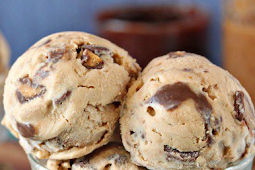 PEANUT BUTTER CUP ICE CREAM